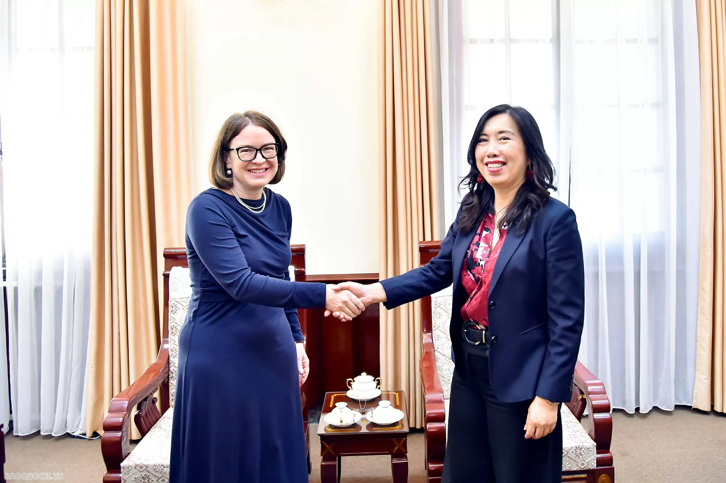Deputy FM Le Thi Thu Hang welcomes Irish Ambassador to Vietnam
