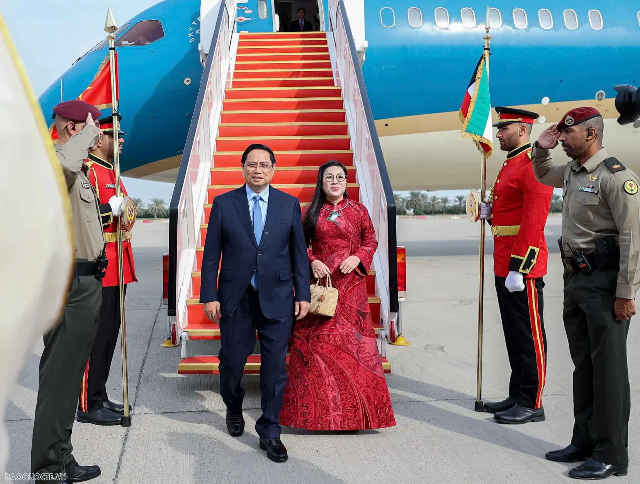 Prime Minister Pham Minh Chinh and spouse arrive in Kuwait City, beginning official visit to Kuwait