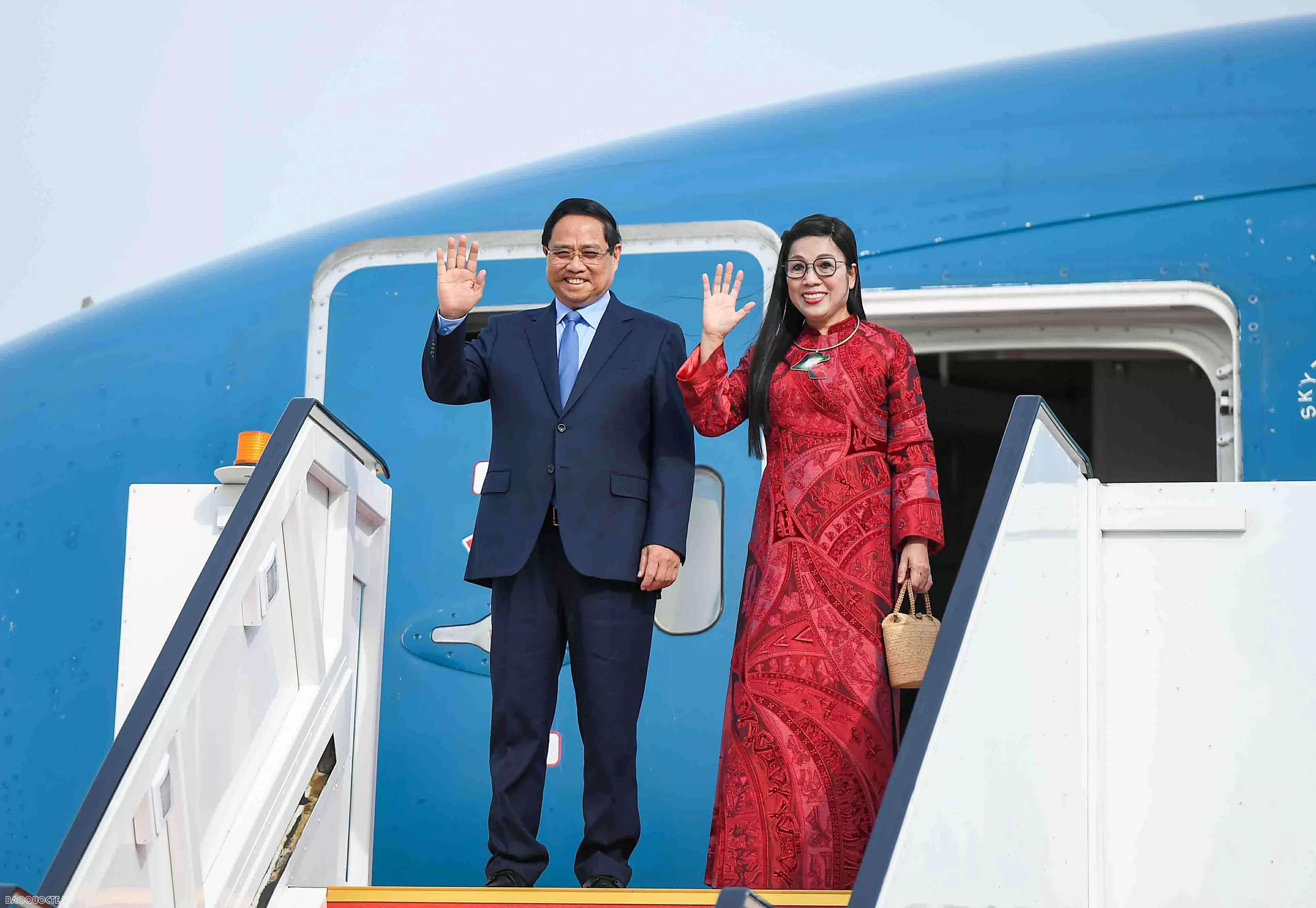 Prime Minister Pham Minh Chinh and spouse arrive in Kuwait City, beginning official visit to Kuwait