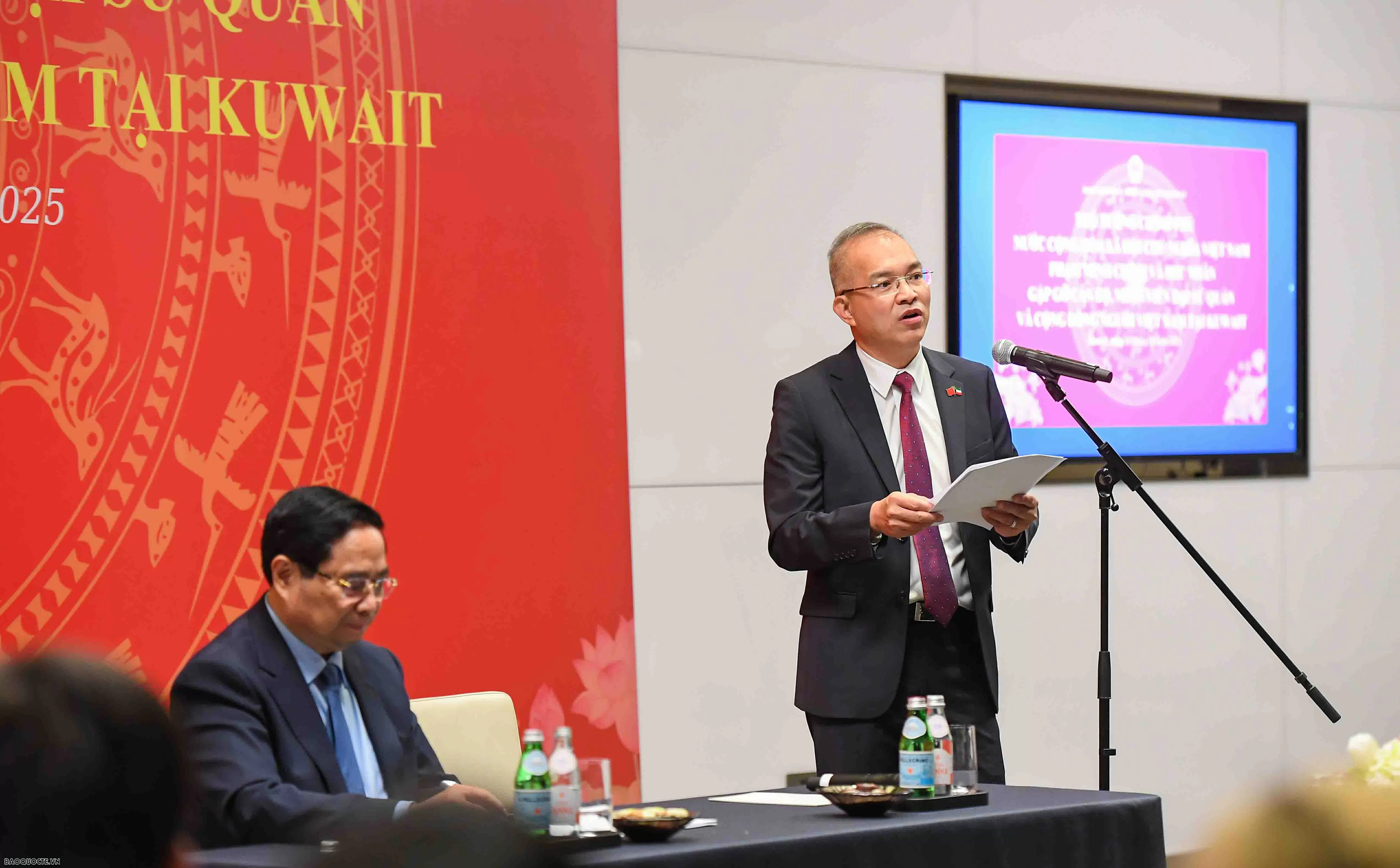 Prime Minister Pham Minh Chinh meets with Vietnamese community representatives in Kuwait Prime Minister Pham Minh Chinh meets with Vietnamese community representatives in Kuwait