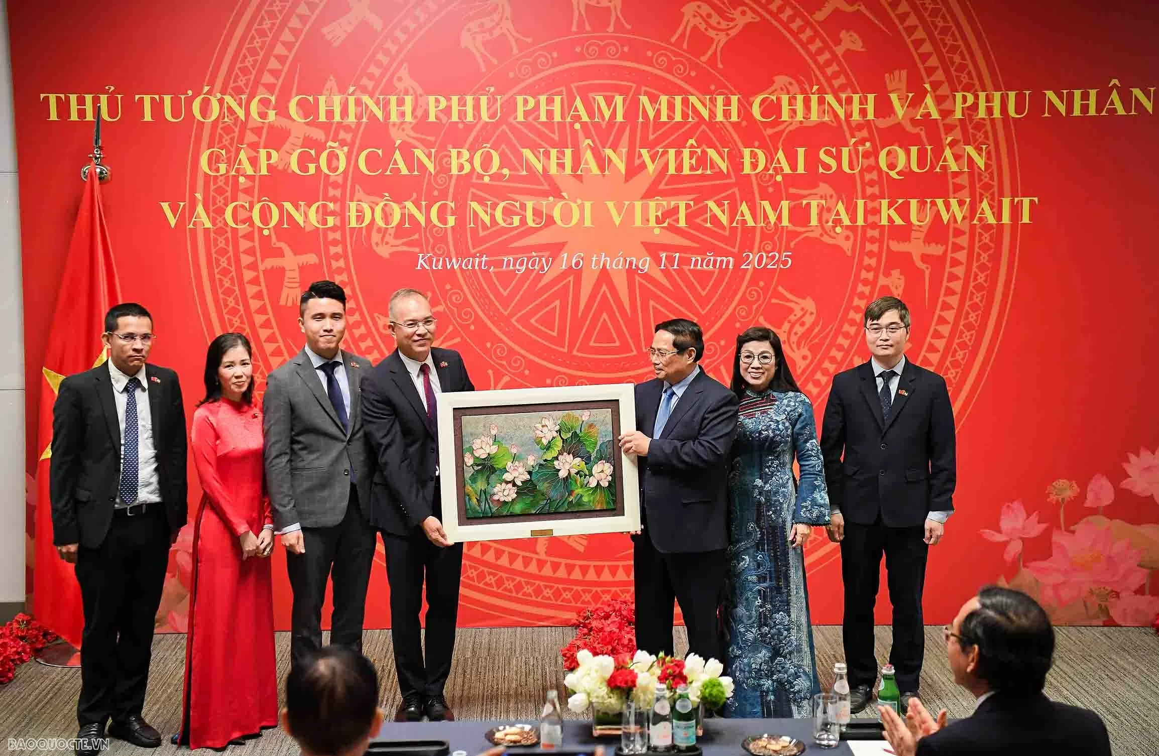 Prime Minister Pham Minh Chinh meets with Vietnamese community representatives in Kuwait