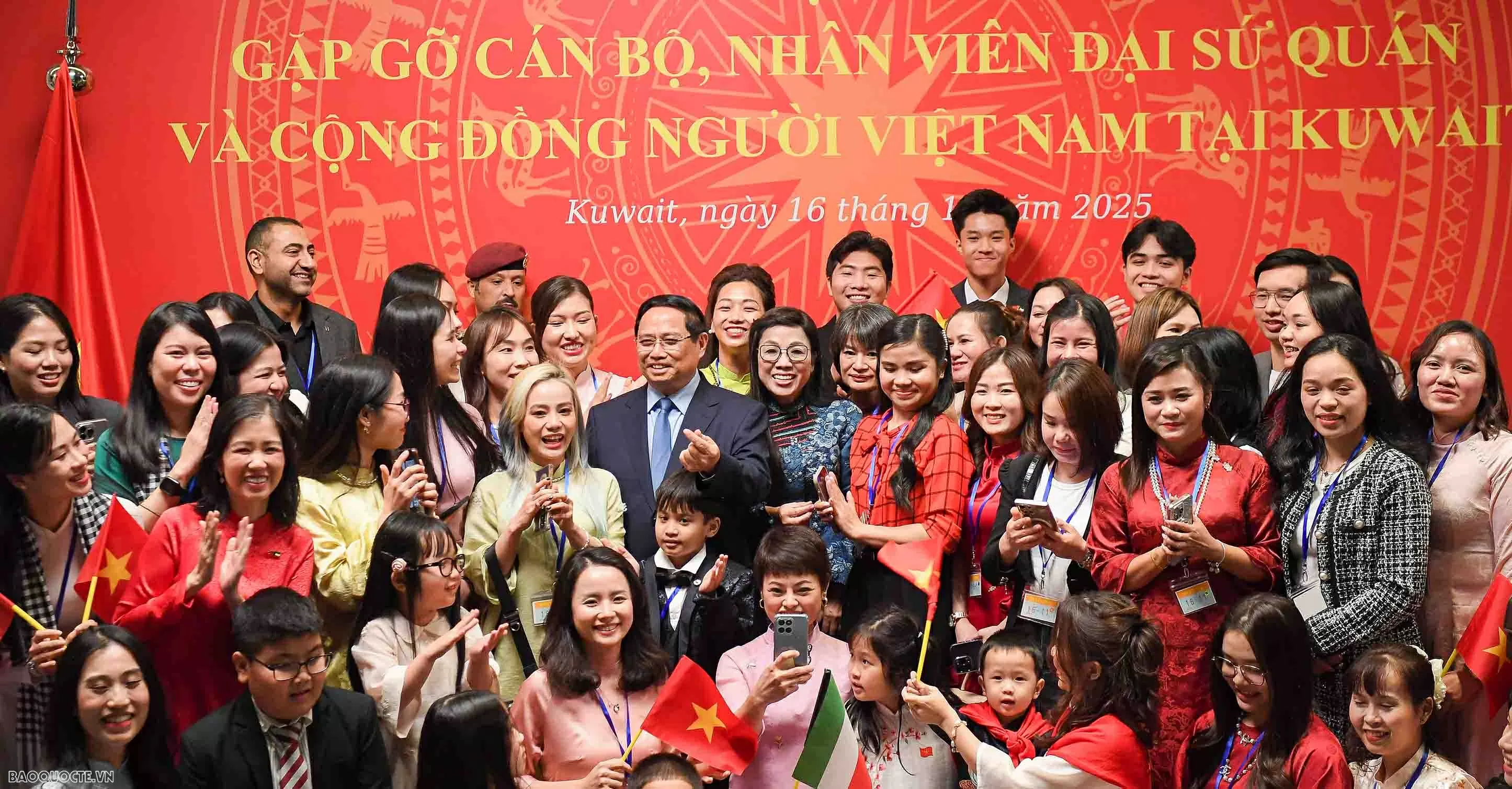 Prime Minister Pham Minh Chinh meets with Vietnamese community representatives in Kuwait