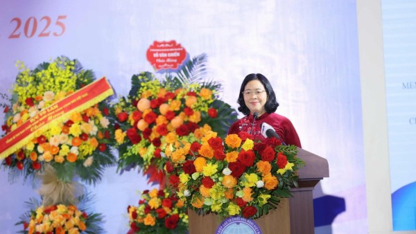 Vietnam Union of Friendship Organizations receives First-Class Labour Order