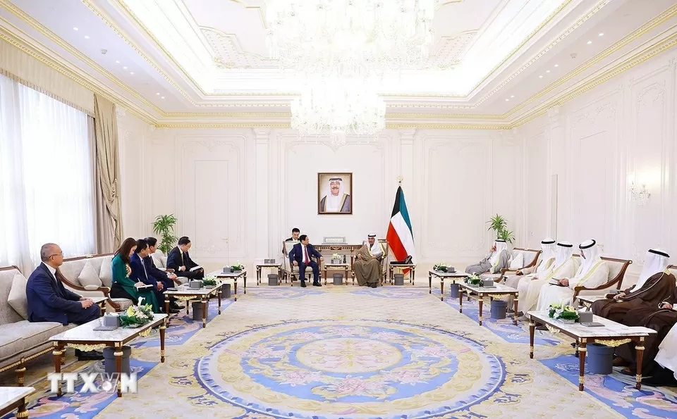Prime Minister Pham Minh Chinh meets with Crown Prince of Kuwait