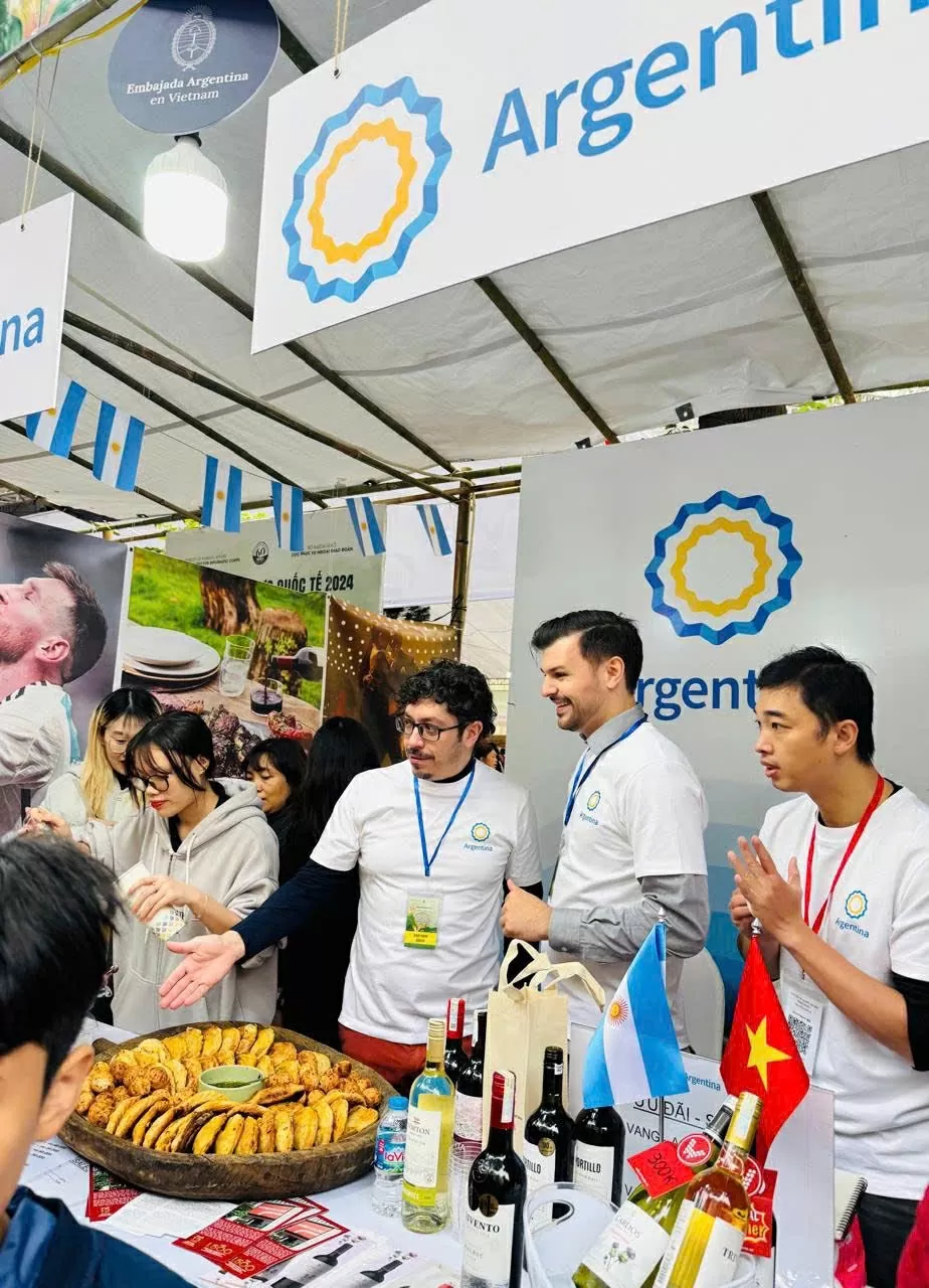 Đại sứ Bednarski: Liên hoan Văn hoá ẩm thực quốc tế đưa nhân dân hai nước Việt Nam-Argentina xích lại gần nhau Đại sứ Bednarski: Liên hoan Văn hoá ẩm thực quốc tế đưa nhân dân hai nước Việt Nam-Argentina xích lại gần nhau
