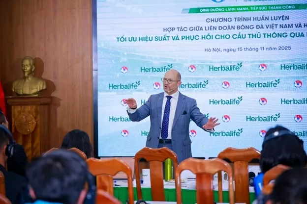 Herbalife Vietnam collaborated with VFF to organize advanced sports nutrition training for coaches and football players