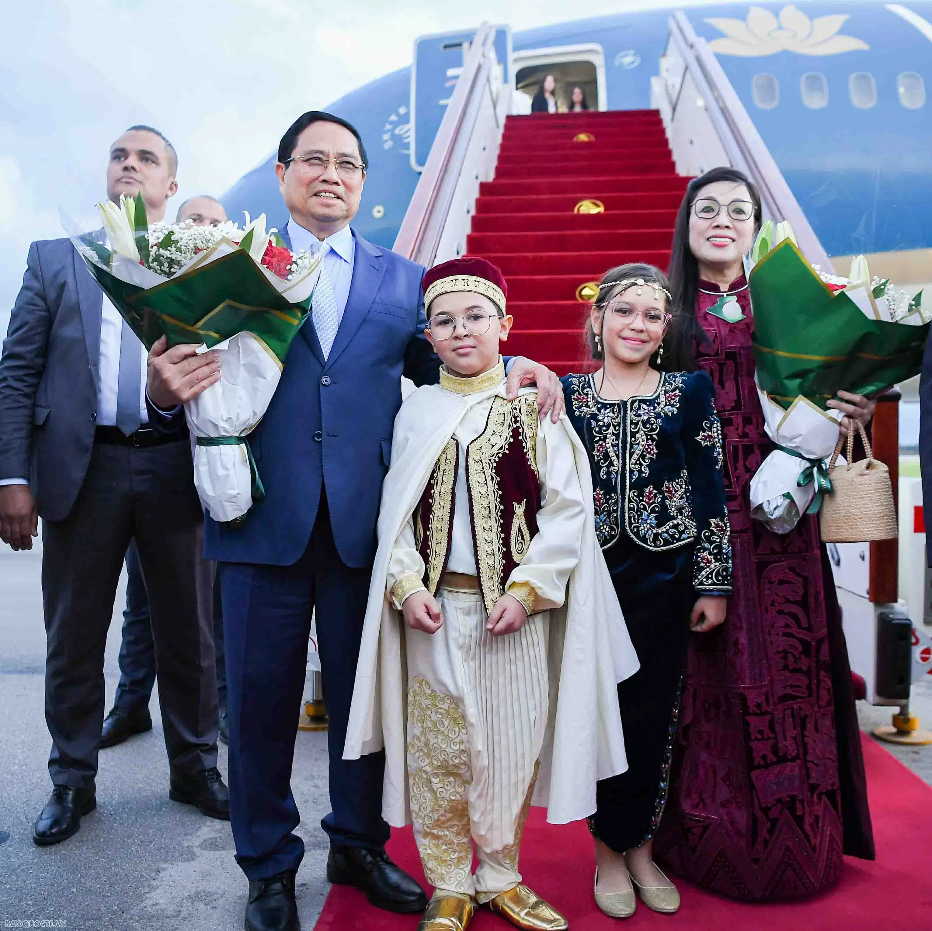 Welcome ceremony held for Prime Minister Pham Minh Chinh and spouse in Algeria