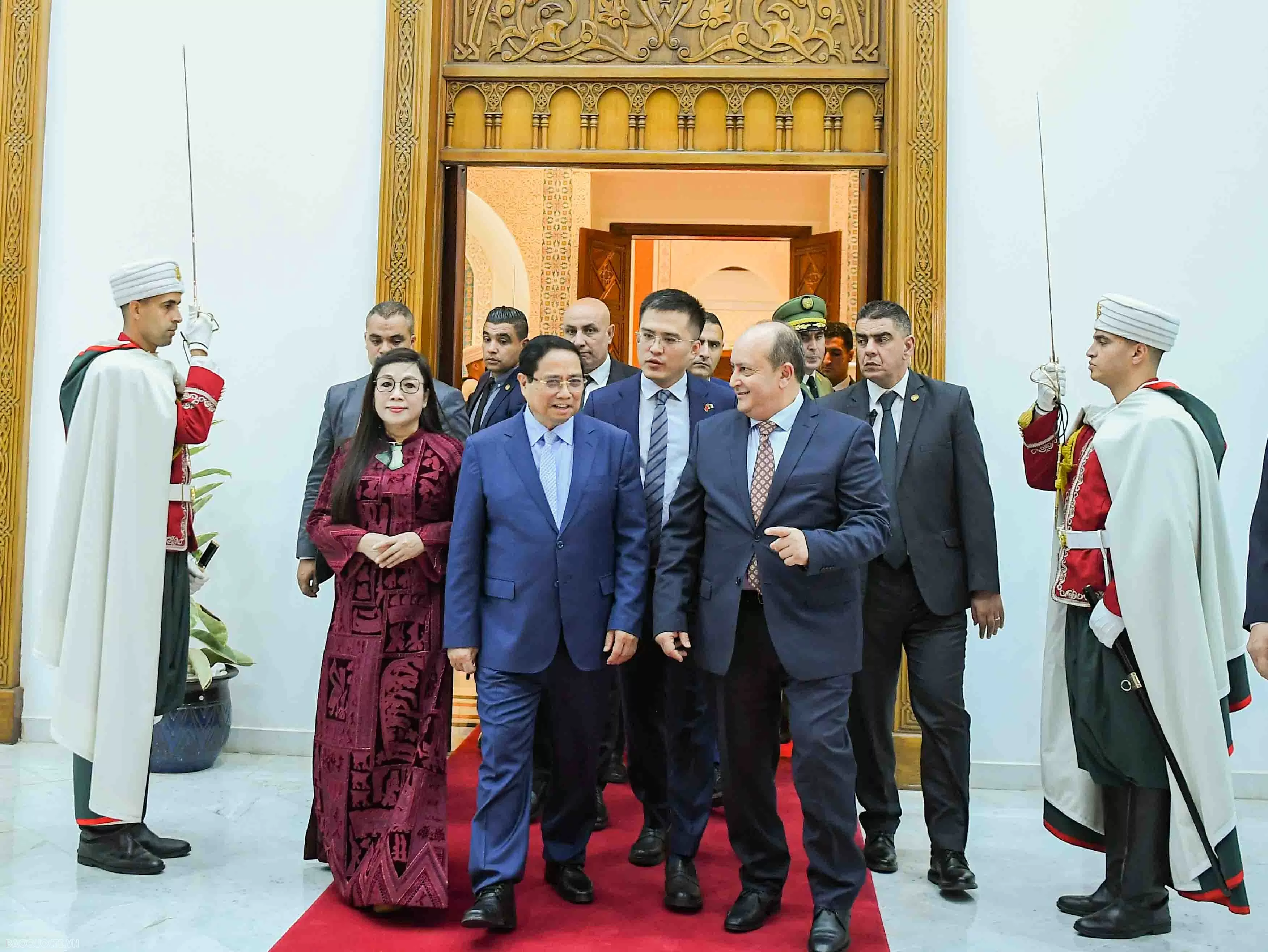 Welcome ceremony held for Prime Minister Pham Minh Chinh and spouse in Algeria