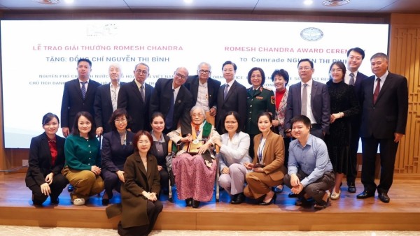 Romesh Chandra Peace Prize awarded to former Vice President Nguyen Thi Binh