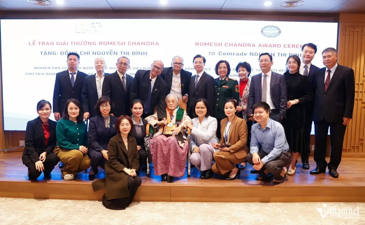 Romesh Chandra Peace Prize awarded to former Vice President Nguyen Thi Binh
