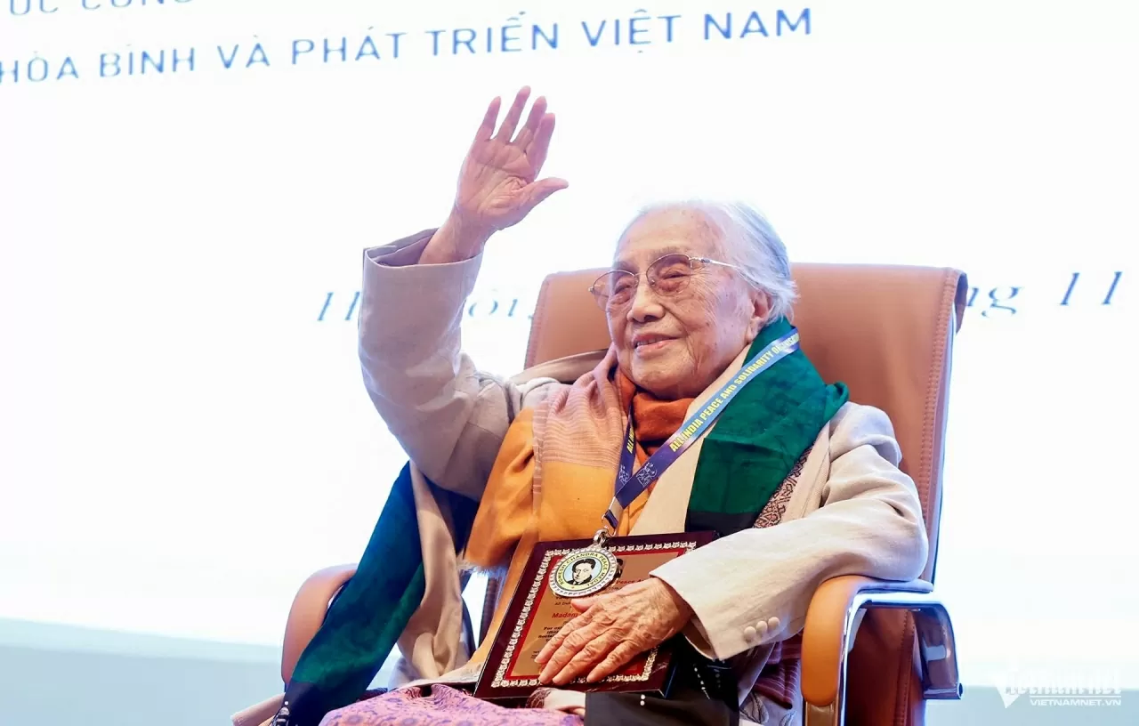Romesh Chandra Peace Prize awarded to former Vice President Nguyen Thi Binh