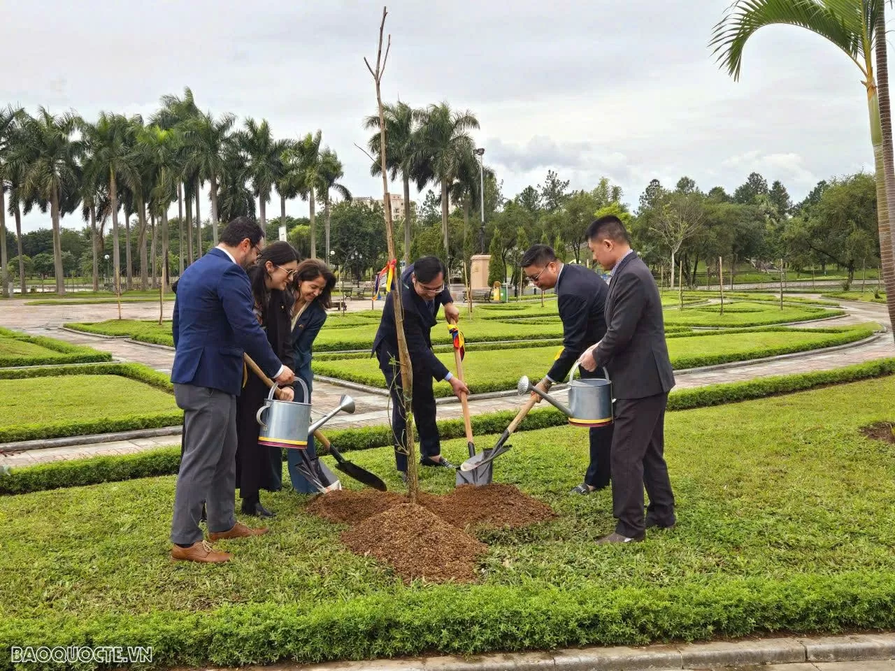 Đại sứ Colombia: Hòa bình phải được xây dựng cùng với thiên nhiên