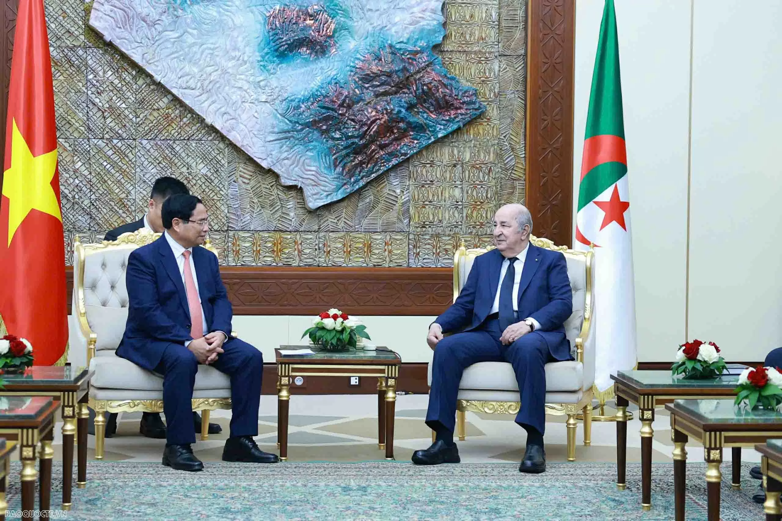 Prime Minister Pham Minh Chinh meets with Algerian President Abdelmadjid Tebboune in Algiers