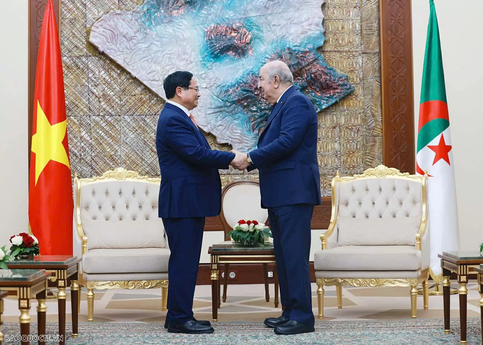 Prime Minister Pham Minh Chinh meets with Algerian President Abdelmadjid Tebboune in Algiers