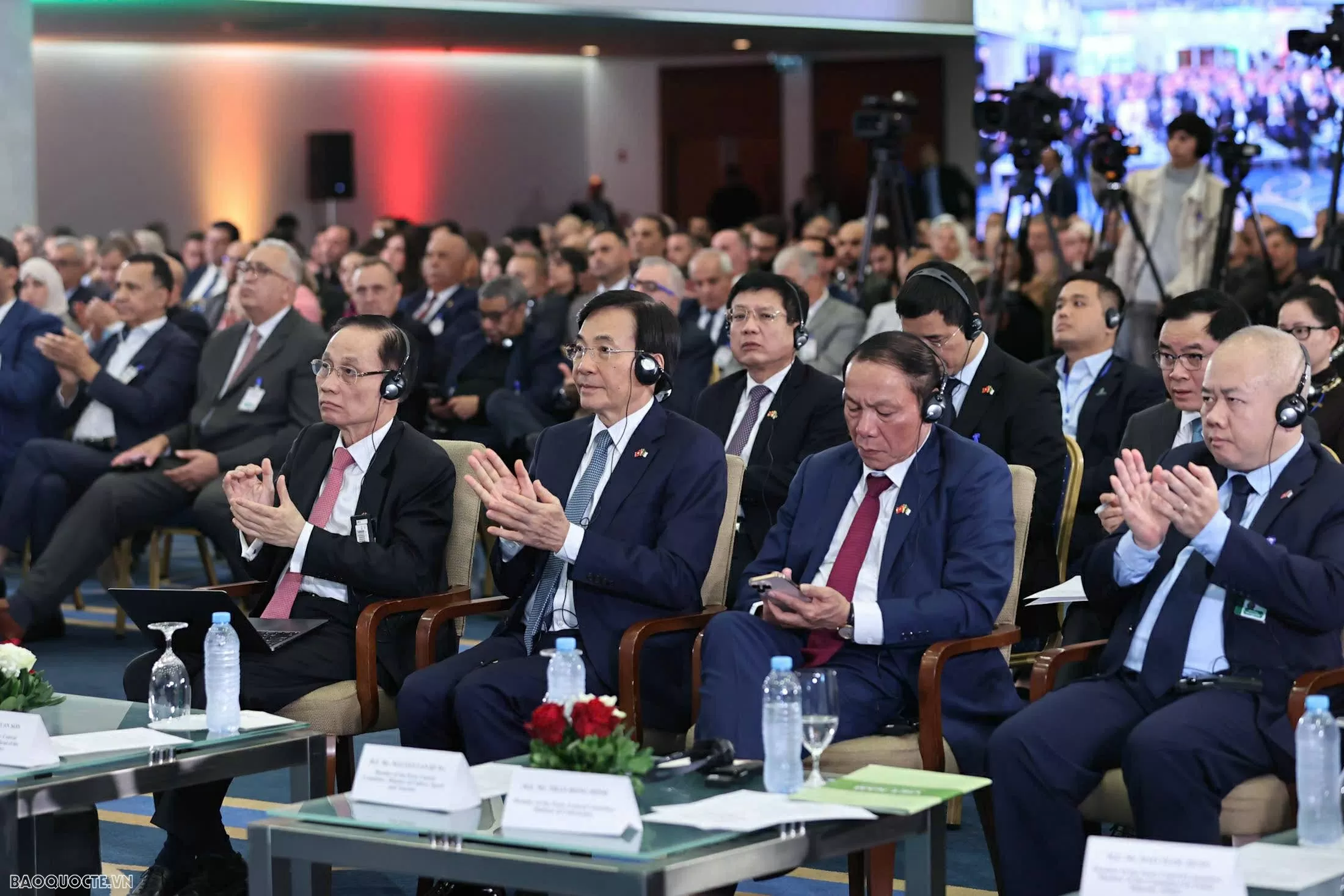 Vietnam, Algeria Prime Ministers attend the Vietnam – Algeria Economic Forum