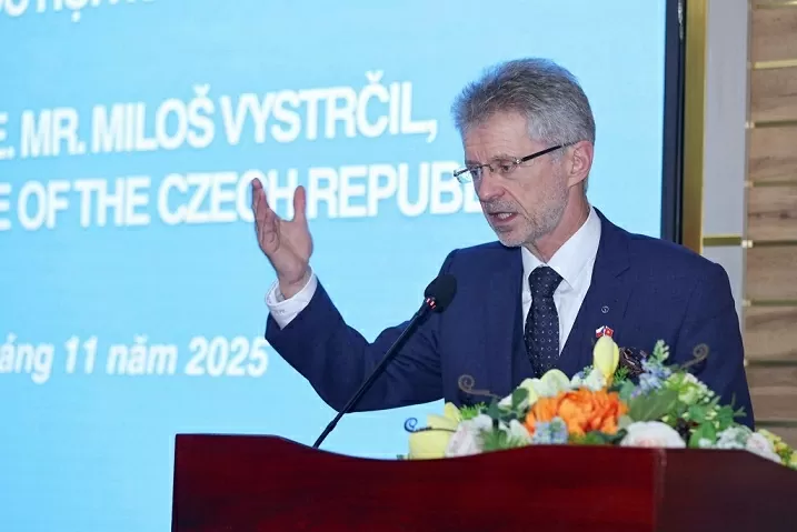 Czech Senate President grants 3.5 billion VND to support flood recovery in Vietnam