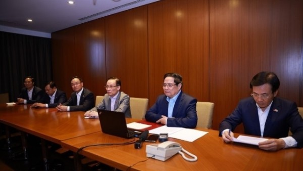 Prime Minister Pham Minh Chinh orders overnight relief mission to flood-isolated areas