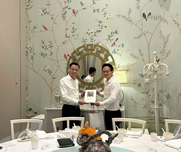 Deputy FM Dang Hoang Giang attends Bloomberg New Economy Forum 2025 in Singapore