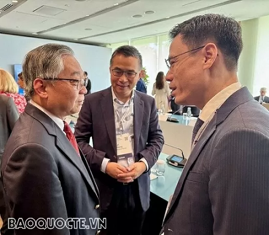 Deputy FM Dang Hoang Giang attends Bloomberg New Economy Forum 2025 in Singapore