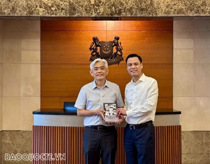 Deputy FM Dang Hoang Giang attends Bloomberg New Economy Forum 2025 in Singapore