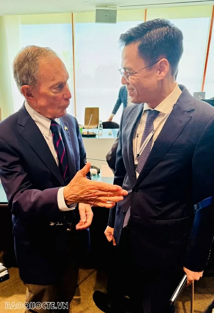 Deputy FM Dang Hoang Giang attends Bloomberg New Economy Forum 2025 in Singapore