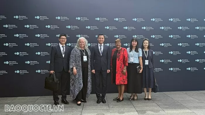 Deputy FM Dang Hoang Giang attends Bloomberg New Economy Forum 2025 in Singapore