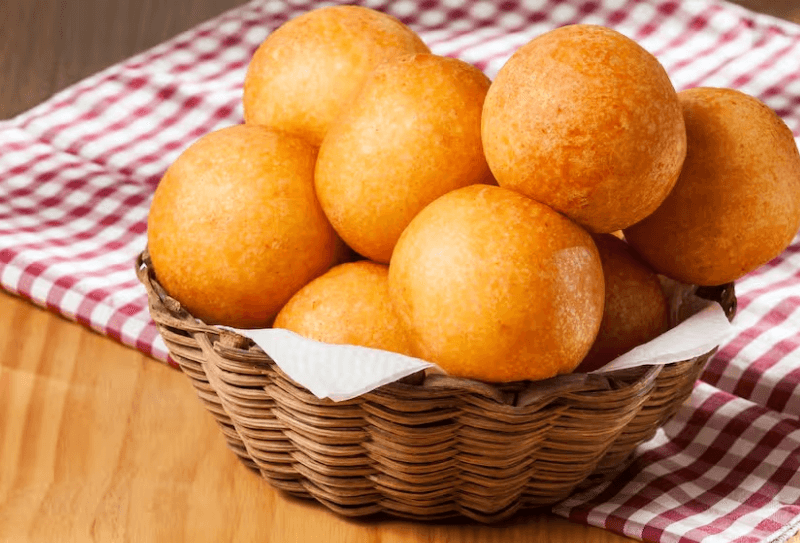 Món bánh Buñelos của Colombia. (Nguồn: letseattheworld)