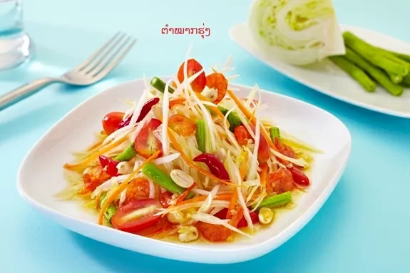 Món ăn Tam Mak Houng (nộm đu đủ) của Lào thu hút thực khách người Việt trẻ. (Nguồn: esabai.com) Món ăn Tam Mak Houng (nộm đu đủ) của Lào thu hút thực khách người Việt trẻ. (Nguồn: esabai.com)