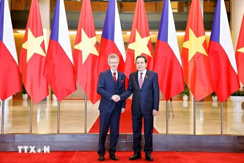 NA Chairman Tran Thanh Man holds talks with Czech Senate President Milos Vystrcil