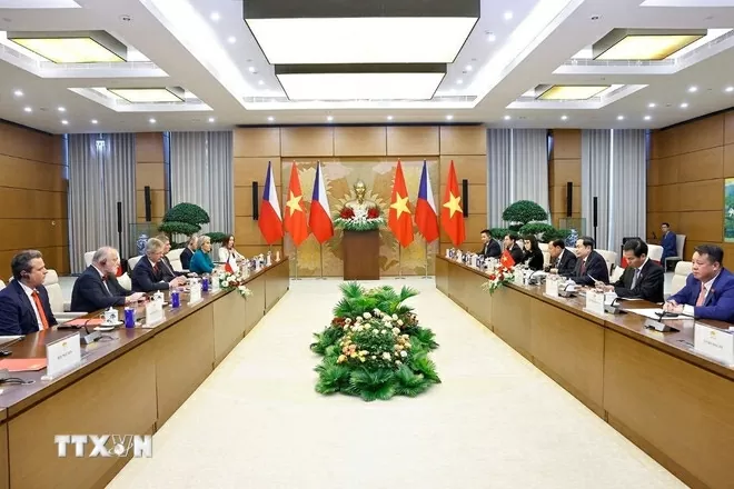 NA Chairman Tran Thanh Man holds talks with Czech Senate President Milos Vystrcil