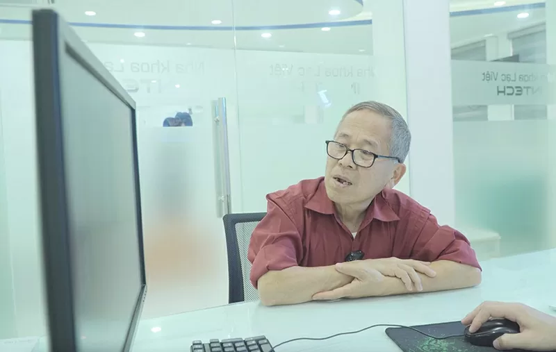 Statistics indicate that the number of overseas Vietnamese interested in, and requesting quotes for dental implants, increases by 30-40% at the end of the year.