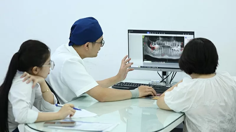 Choosing a dental clinic with transparent contracts, warranty benefits and fixed costs is extremely necessary for overseas Vietnamese. Choosing a dental clinic with transparent contracts, warranty benefits and fixed costs is extremely necessary for overseas Vietnamese.