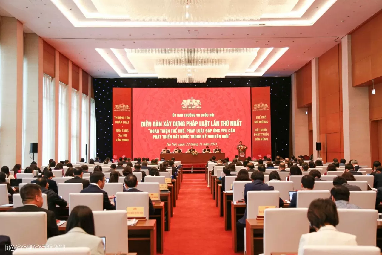 National Assembly Standing Committee hosts first legal construction forum