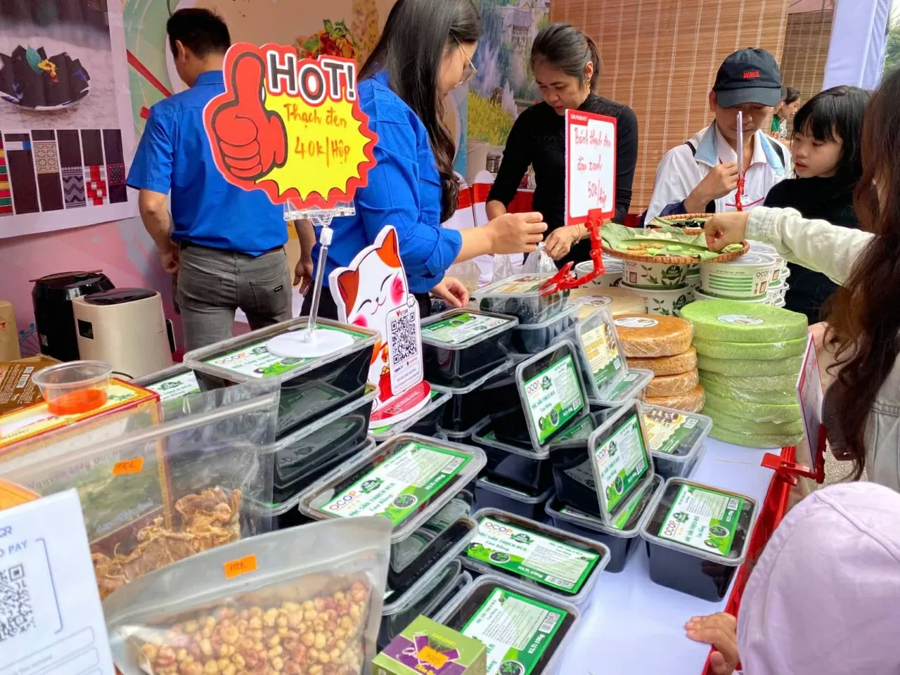 Thạch đen trở thành sản phẩm tiêu biểu của Cao Bằng trong suốt 5 năm liền tham gia Liên hoan Văn hoá ẩm thực quốc tế. (Ảnh: Xuân Sơn)