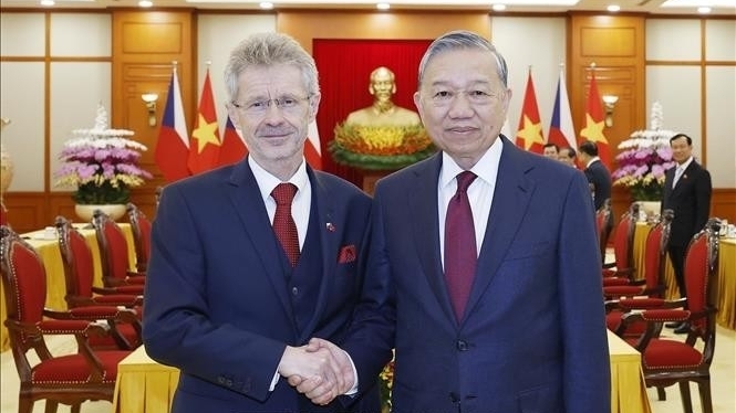 Party General Secretary To Lam welcomes Czech Senate President Milos Vystrcil
