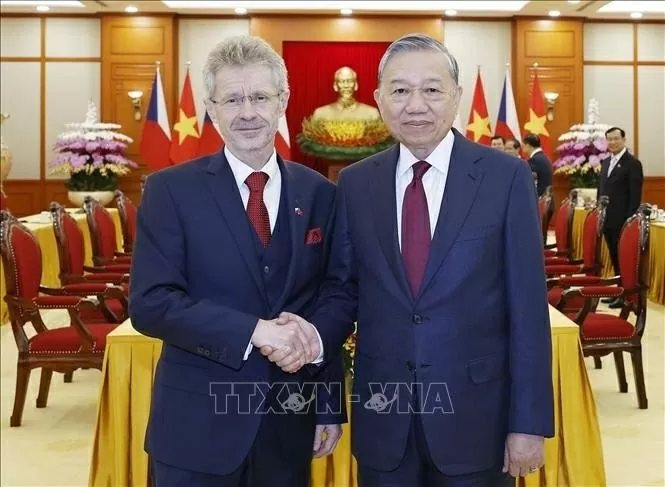 Party General Secretary To Lam welcomes Czech Senate President Milos Vystrcil
