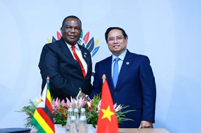 PM Pham Minh Chinh and Zimbabwean Vice President Constantino Chiwenga. (Photo: VNA)
