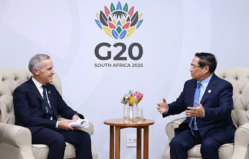 Prime Minister Pham Minh Chinh meets with Canadian PM Mark Carney. (Photo: VNA)