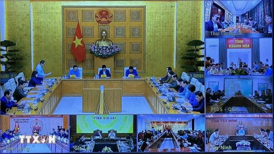 Prime Minister Pham Minh Chinh holds emergency online meeting on flood recovery