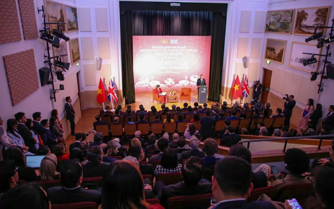 Three 'Uncertainties', three 'Selfs', three 'Trusts', and a 'Vietnamese Phenomenon' in the world