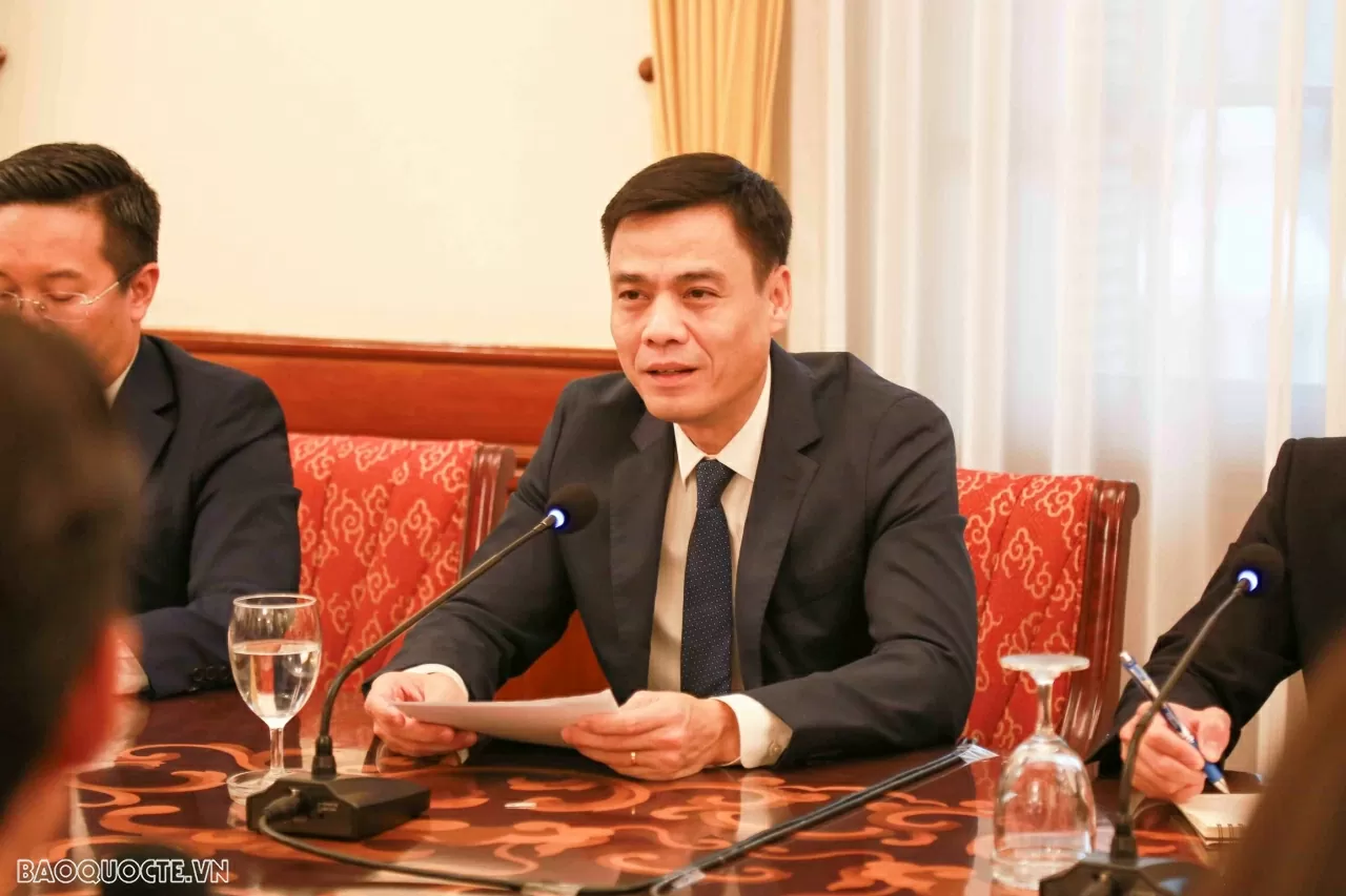 Deputy FM Dang Hoang Giang receives delegation from Japan's Matsushita Institute of Government and Management