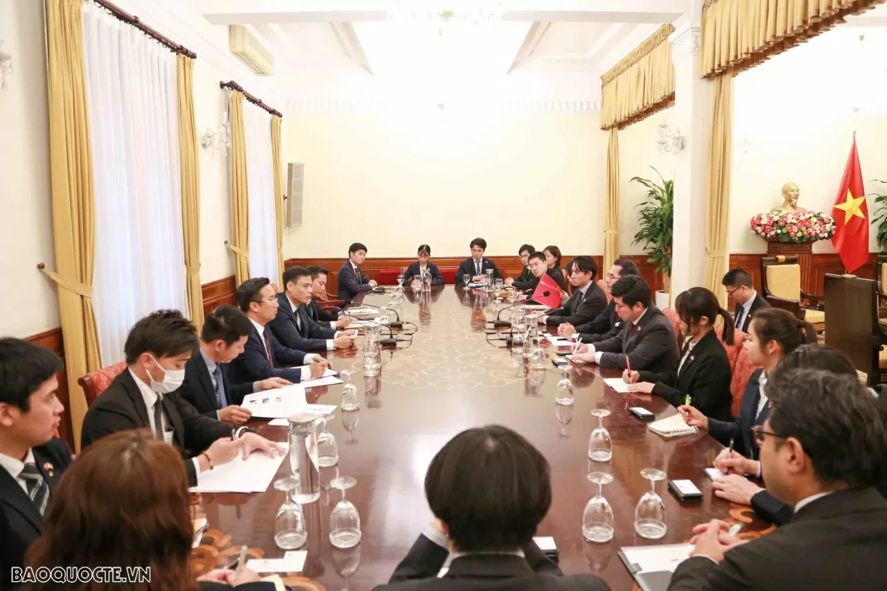 Deputy FM Dang Hoang Giang receives delegation from Japan's Matsushita Institute of Government and Management Deputy FM Dang Hoang Giang receives delegation from Japan's Matsushita Institute of Government and Management