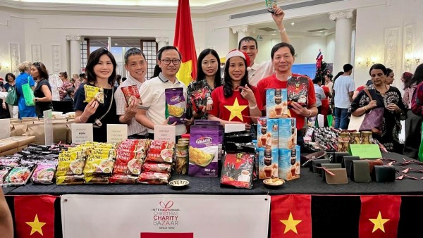 Vietnamese booth attracts attention at the 2025 International Charity Fair in Colombo (Sri Lanka)