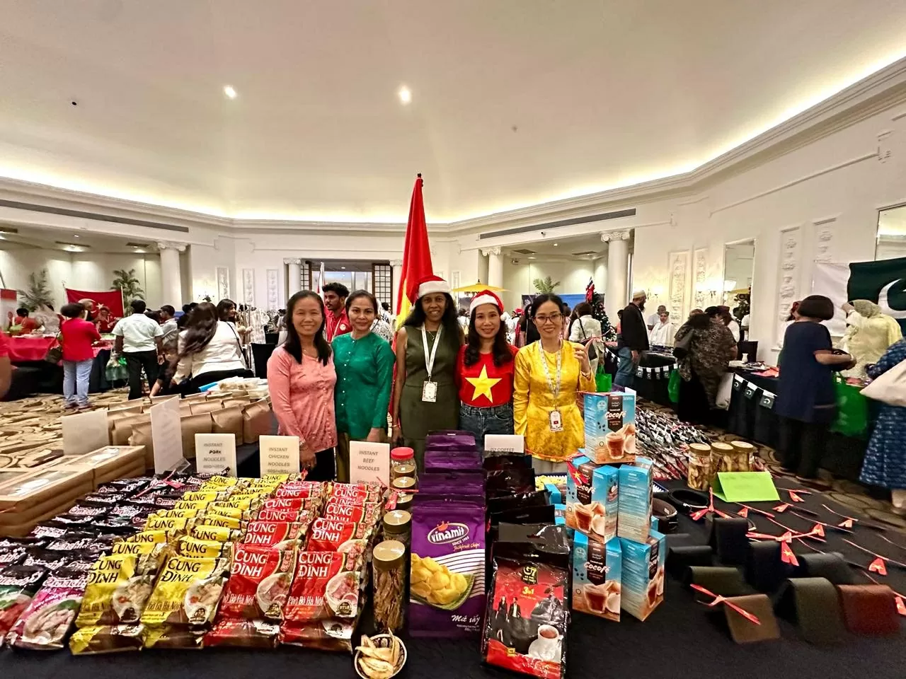 Vietnamese booth attracts attention at the 2025 International Charity Fair in Colombo (Sri Lanka)