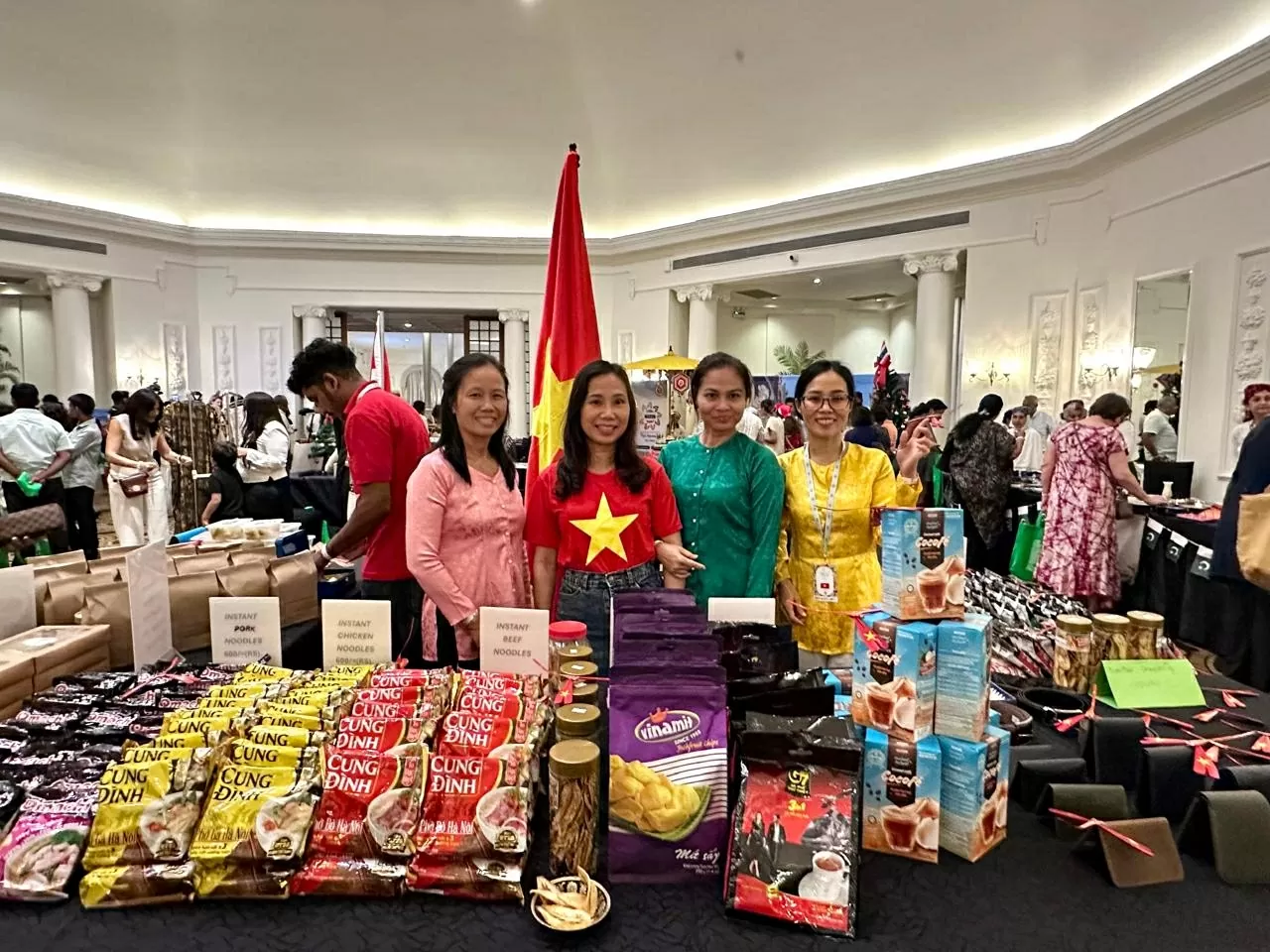 Vietnamese booth attracts attention at the 2025 International Charity Fair in Colombo (Sri Lanka)