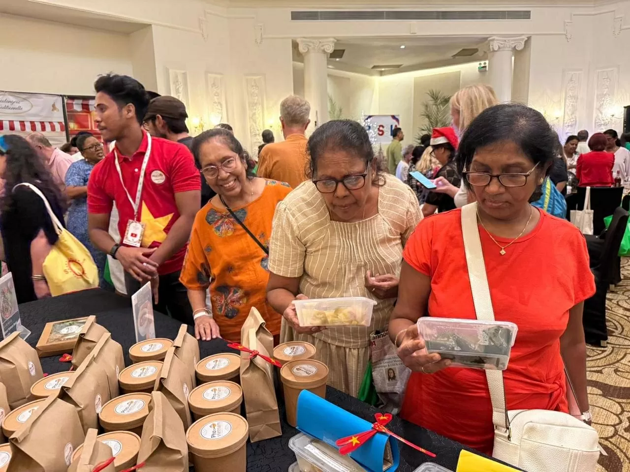Vietnamese booth attracts attention at the 2025 International Charity Fair in Colombo (Sri Lanka)