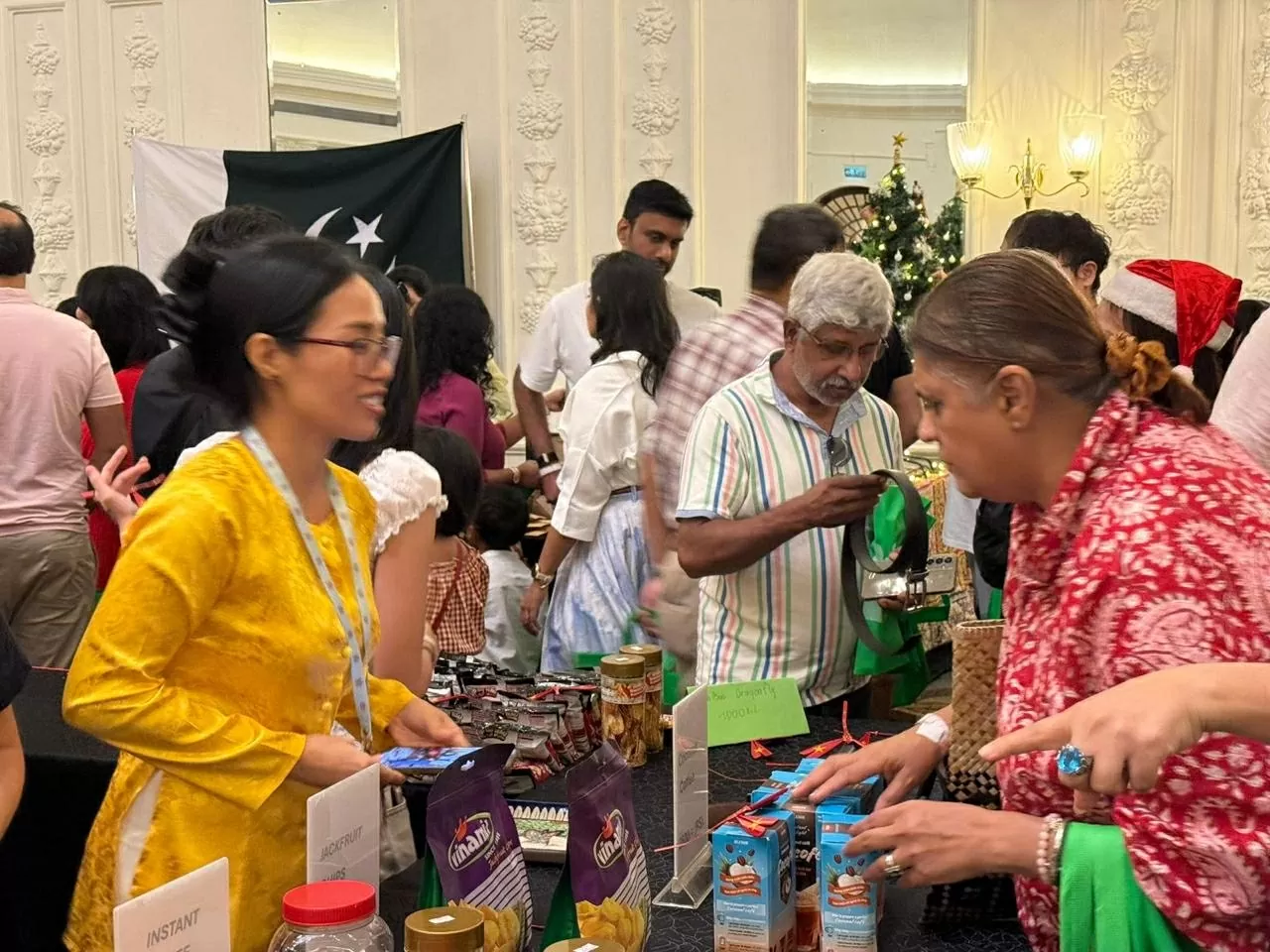 Vietnamese booth attracts attention at the 2025 International Charity Fair in Colombo (Sri Lanka)
