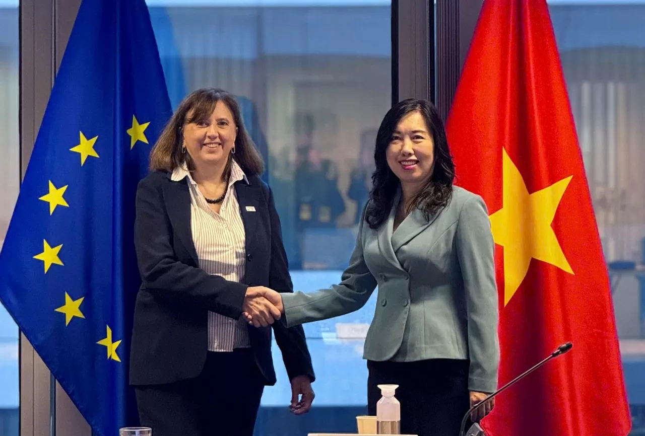 EU provides emergency aid of 850,000 euros to support flood victims in Vietnam: Deputy FM Le Thi Thu Hang EU provides emergency aid of 850,000 euros to support flood victims in Vietnam: Deputy FM Le Thi Thu Hang