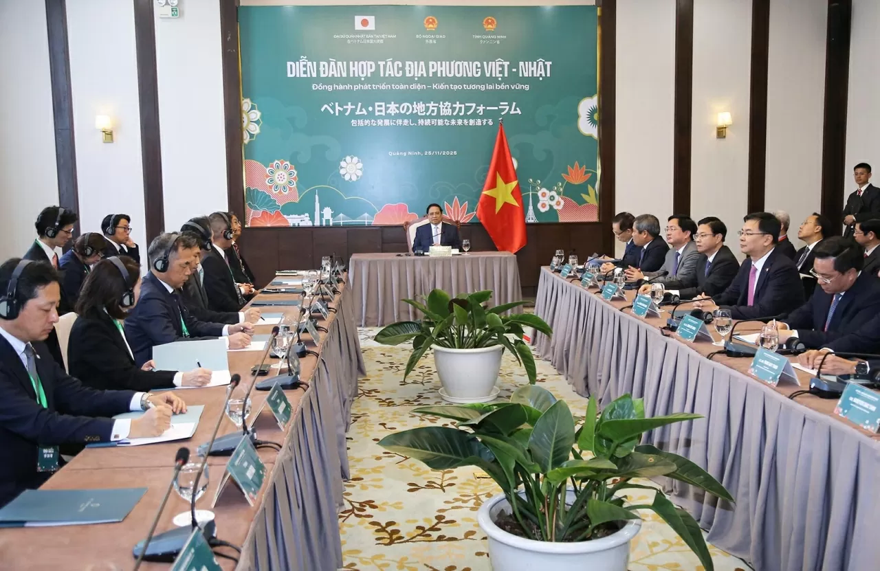 Prime Minister Pham Minh Chinh receives Governor of Gunma Prefecture and Japanese delegation in Quang Ninh Prime Minister Pham Minh Chinh receives Governor of Gunma Prefecture and Japanese delegation in Quang Ninh
