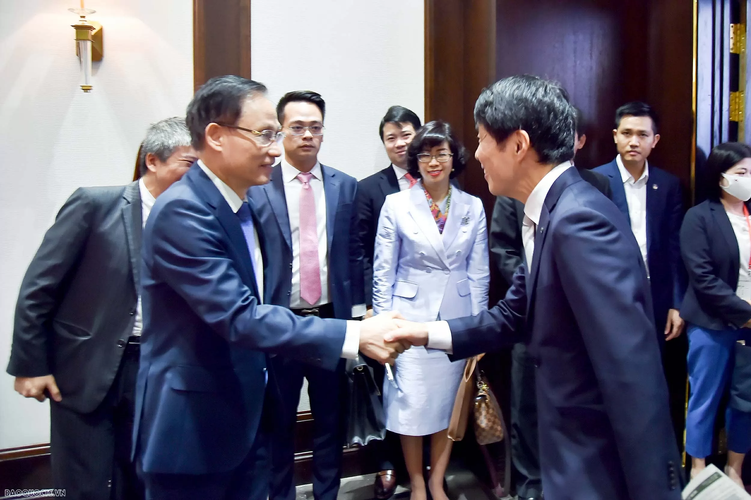 Minister of Foreign Affairs Le Hoai Trung welcomes the Governor of Japan's Gunma Prefecture Minister of Foreign Affairs Le Hoai Trung welcomes the Governor of Japan's Gunma Prefecture